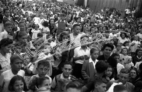 Fiera Campionaria di Vicenza 1946 : Pubblico. pellicola-negativo bianco e nero 24X36