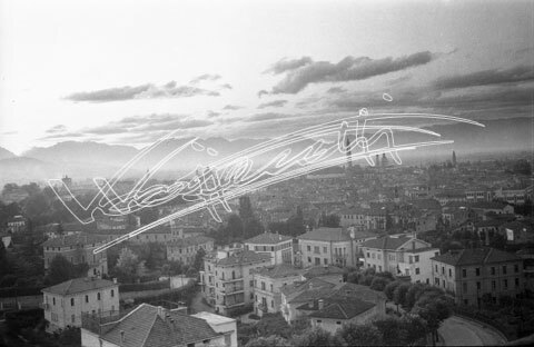 Panoramica di Vicenza : da Viale D`Azeglio. pellicola - negativo bianco e nero fto mm 60x90