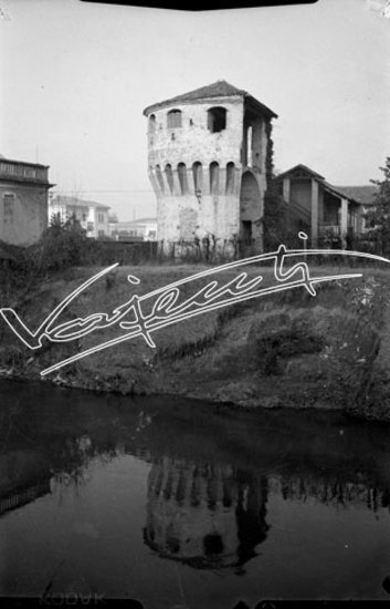 Torrione di Santa Croce. pellicola - negativo bianco e nero fto mm 60x90