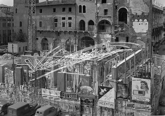 Piazza Biade: Municipio di Vicenza. pellicola - negativo bianco e nero fto mm 90x120