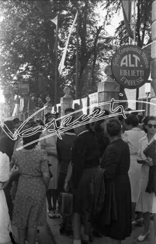 Fiera Campionaria di Vicenza 1946 : Pubblico. pellicola-negativo bianco e nero 24X36