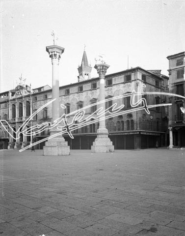 Monte di Pietà e Chiesa di San Vincenzo. lastra di vetro - negativo bianco e nero fto mm 210x270