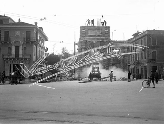 Arco Trionfale di Piazzale Roma, detto del Revese. lastra di vetro - negativo bianco e nero fto mm 90x120