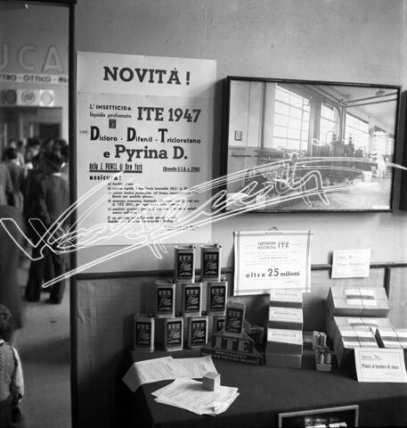 Fiera Campionaria di Vicenza 1947 : Stand della Ditta Zambon. pellicola - negativo bianco e nero fto mm 60x60