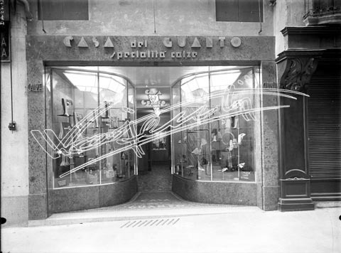 Casa del Guanto. lastra di vetro - negativo bianco e nero fto mm 180x240