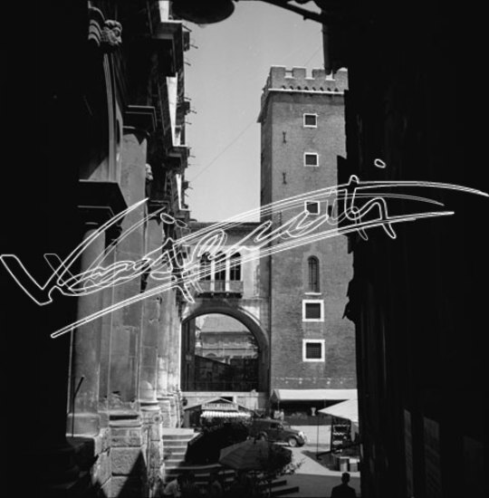 Piazza delle Erbe. pellicola-negativo colore -6X6