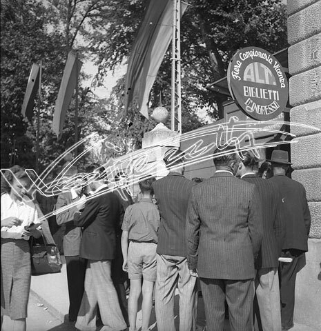 Fiera Campionaria di Vicenza 1946 : Ingresso. pellicola - negativo bianco e nero fto mm 60X60