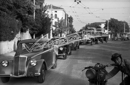 Fiera Campionaria di Vicenza 1949 : Sfilata di Automobili. Pellicola - negativo bianco e nero f.to mm 24X36
