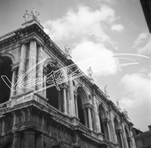 Basilica Palladiana. pellicola - negativo bianco e nero fto mm 60x60
