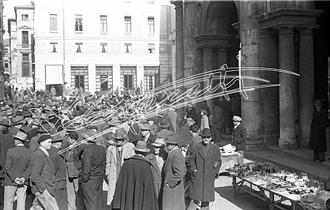 Piazza dei Signori. pellicola - negativo bianco e nero fto mm 24X36