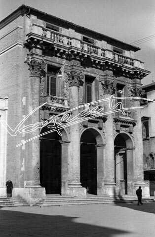 Loggia del Capitanio : Piazza dei Signori. pellicola-negativo bianco e nero-24X36