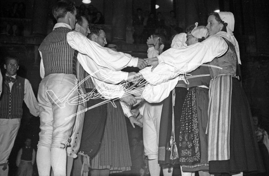 Fiera Campionaria di Vicenza 1949: Spettacolo Folcloristico. Pellicola - negativo bianco e nero f.to mm 24X36