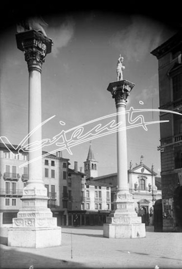 Piazza Biade. lastra di vetro - negativo bianco e nero fto mm 100x150