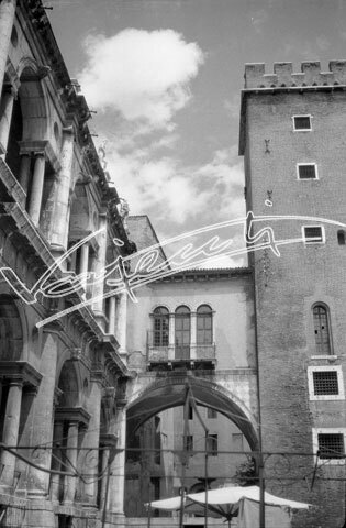 Piazza delle Erbe : Torre del Girone. pellicola - negativo bianco e nero fto mm 60x90