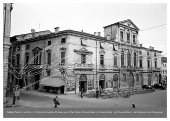 Palazzo Piovini in Piazza Castello Palazzo Piovini in Piazza Castello