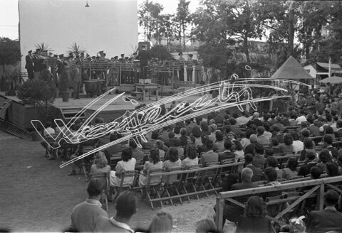 Fiera Campionaria di Vicenza 1946 : Pubblico. pellicola-negativo bianco e nero 24X36