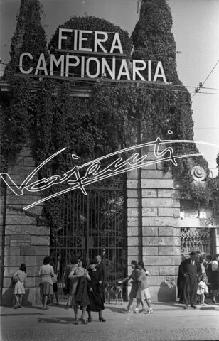 Fiera Campionaria di Vicenza 1946 : Pubblico. pellicola-negativo bianco e nero 24X36
