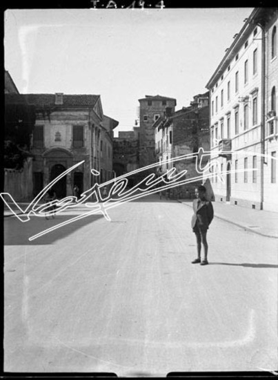 Porta Santa Croce. lastra di vetro - negativo bianco e nero fto mm 90x120