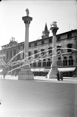 Piazza dei Signori. lastra di vetro - negativo bianco e nero fto mm 100x150