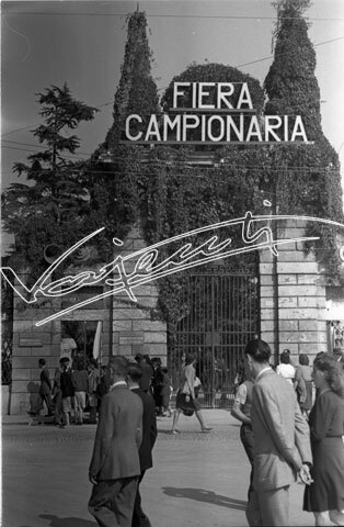 Fiera Campionaria di Vicenza 1946 : Pubblico. pellicola-negativo bianco e nero 24X36