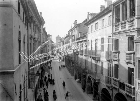 Corso Principe Umberto. lastra di vetro - negativo bianco e nero fto mm 130x180