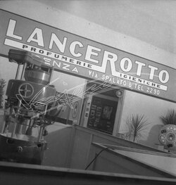 Fiera Campionaria di Vicenza 1946 Stand della Profumerie Igieniche Lancerotto
