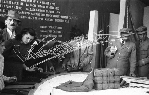 Fiera Campionaria di Vicenza 1946 : Pubblico. pellicola - negativo bianco e nero fto mm 24X36
