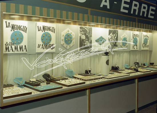 Fiera di Vicenza 1969 : Mostra dell`Oreficeria: Stand UNO A ERRE. Pellicola - negativo colori f.to mm 130X180