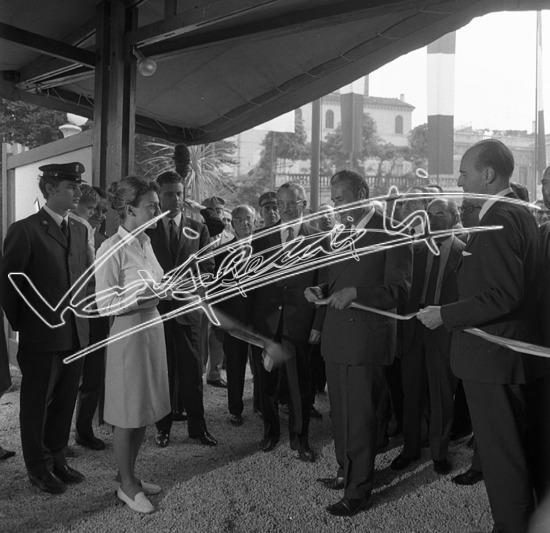 Fiera di Vicenza 1967 : Mostra dell`Oreficeria: Inaugurazione. Pellicola - negativo bianco e nero fto mm 60x60