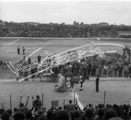 Gara dei Mussi: Campo Sportivo A. Rosmini. Pellicola - negativo bianco e nero fto mm 60x60