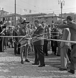 Fiera Campionaria di Vicenza 1953 Inaugurazione Meccanizzazione Agricola Gioacchino Palutan Prefetto di Vicenza Fiera Campionaria di Vicenza 1953 Inaugurazione Meccanizzazione Agricola Gioacchino Palutan Prefetto di Vicenza