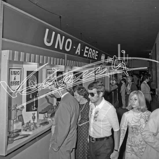 Fiera di Vicenza 1969 : Mostra dell`Oreficeria: Stand UNO A ERRE. Pellicola - negativo bianco e nero fto mm 60x60