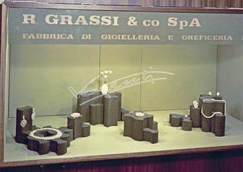 Fiera di Vicenza 1967 Mostra dell Oreficeria Stand R. Grassi Fiera di Vicenza 1967 Mostra dell Oreficeria Stand R. Grassi