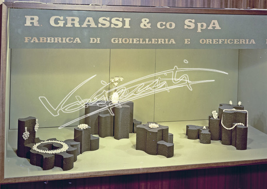 Fiera di Vicenza 1967 : Mostra dell`Oreficeria: Stand R. Grassi. Pellicola - negativo colore f.to mm 130X180