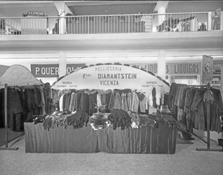 Fiera Campionaria di Vicenza 1950 Stand F.lli Diamantstein Fiera Campionaria di Vicenza 1950 Stand F.lli Diamantstein