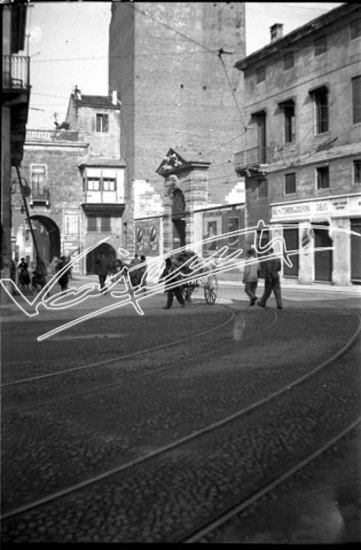 Porta Castello. pellicola - negativo bianco e nero fto mm 60x90