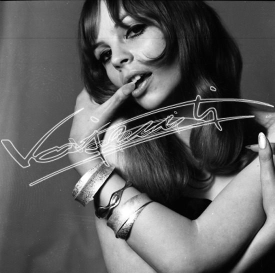 Fiera Campionaria di Vicenza 1969: Oreficeria e Argenteria. Pellicola - negativo bianco e nero fto mm 60x60