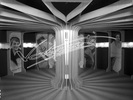 Fiera Campionaria di Vicenza 1960 : Padiglione dell`Oreficeria e Argenteria. Lastra di vetro - negativo bianco e nero fto mm 90x120