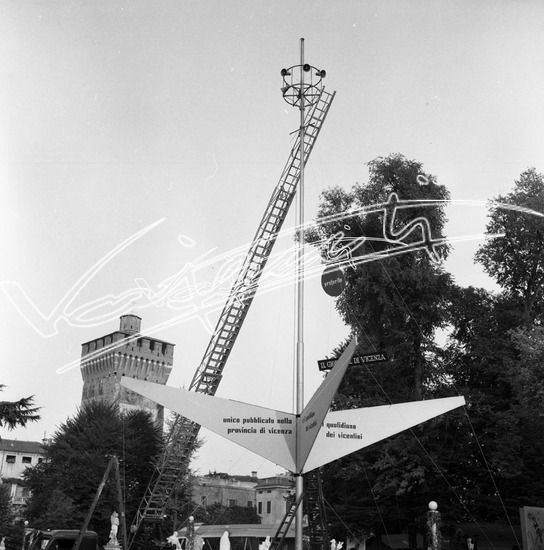 Fiera Campionaria di Vicenza 1955. Pellicola - negativo bianco e nero fto mm 60x60
