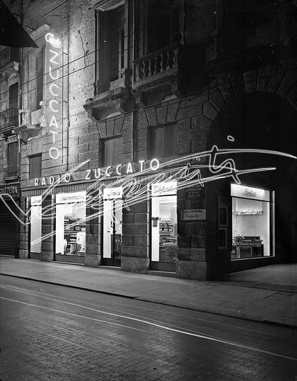 Negozio Zuccato. Lastra di vetro - negativo bianco e nero fto mm 240X300