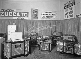 Fiera Campionaria di Vicenza 1948 Stand della ditta Zuccato Fiera Campionaria di Vicenza 1948 Stand della ditta Zuccato