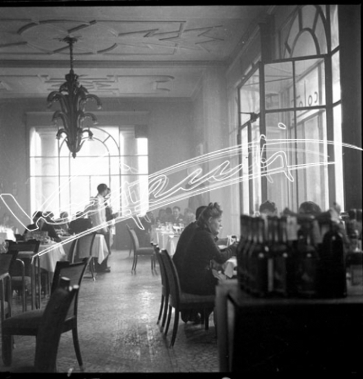 Ristorante Colotti. pellicola - negativo bianco e nero fto mm 60x60