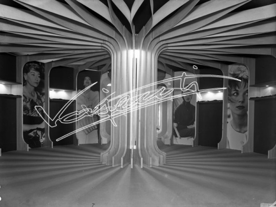 Fiera Campionaria di Vicenza 1960 : Padiglione dell`Oreficeria e Argenteria. Lastra di vetro - negativo bianco e nero fto mm 90x120