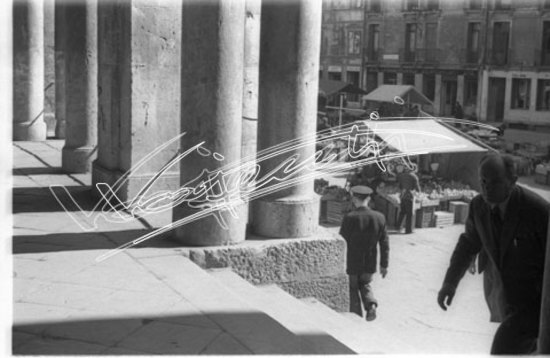 Piazza delle Erbe. pellicola - negativo bianco e nero fto mm 24X36