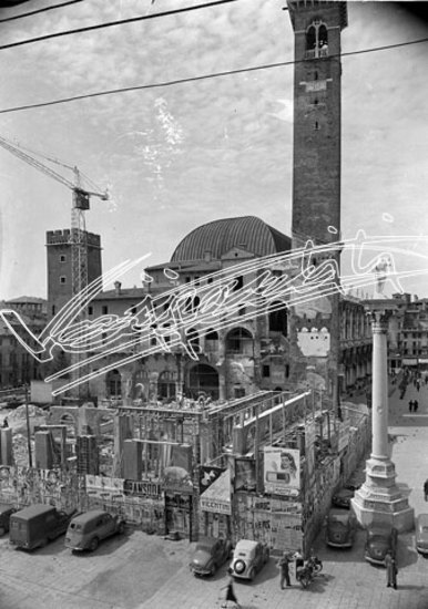 Piazza Biade: Municipio di Vicenza. pellicola - negativo bianco e nero fto mm 90x120