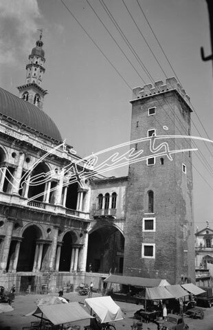 Piazza delle Erbe : Torre del Girone. pellicola - negativo bianco e nero fto mm 60x90