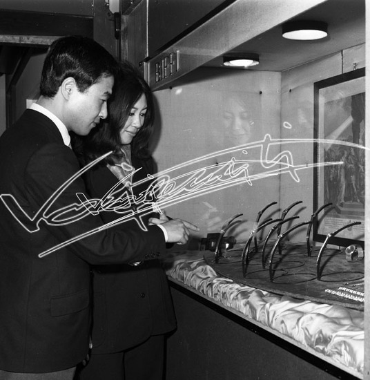 Fiera di Vicenza 1969 : Mostra dell`Oreficeria: Stand Oreficeria Biffi. Pellicola - negativo bianco e nero fto mm 60x60