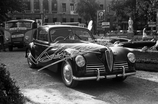 Fiera Campionaria di Vicenza 1949 : Automobile Alfa Romeo. Pellicola - negativo bianco e nero f.to mm 24X36