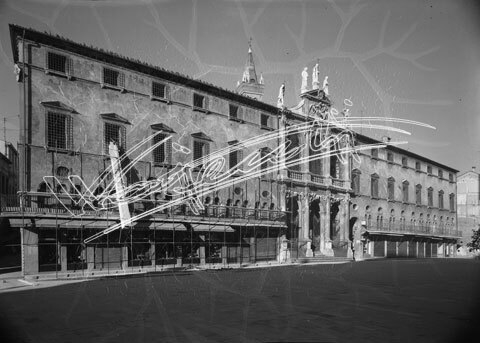 Monte di Pietà e Chiesa di San Vincenzo. pellicola - negativo bianco e nero fto mm 90x120