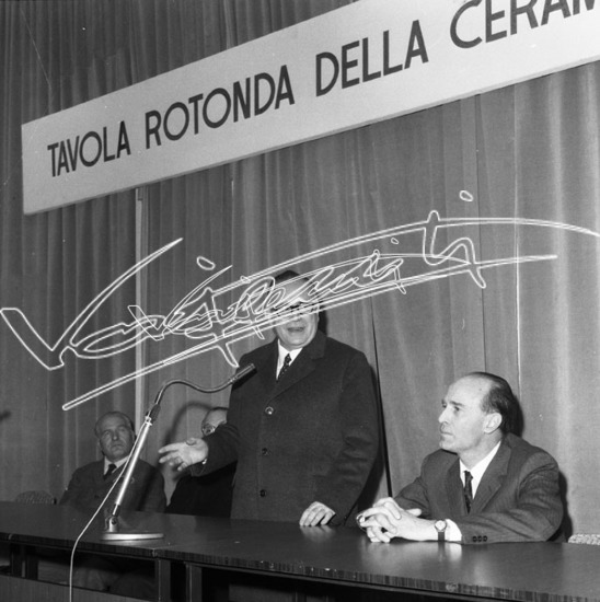 Fiera di Vicenza 1969 : Salone Internazionale della Ceramica: Tavola Rotonda. Pellicola - negativo bianco e nero fto mm 60x60